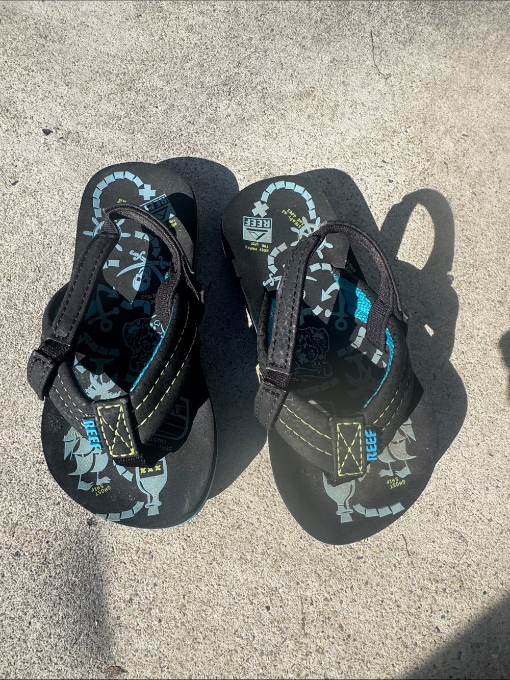 Reef Kids Black Flip Flops with Teal Graphic Footbed